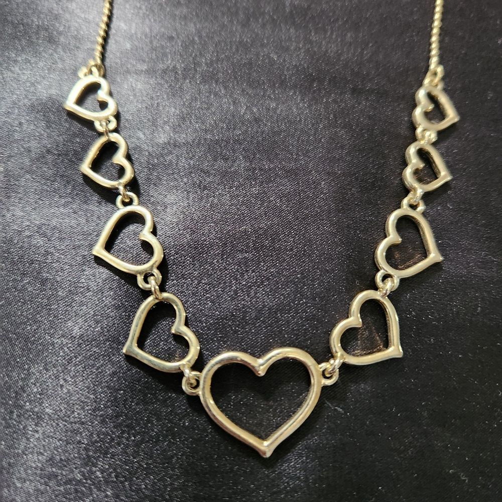 AVON Vintage Gold Heart Link Necklace - Women Jewelry
